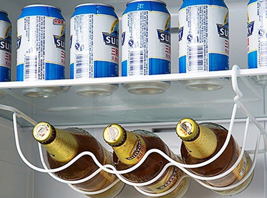 Bé trai học lớp 1 lén mang bia đến lớp khiến nhiều bạn học ngủ gục sau giờ ra chơi. Ảnh minh họa