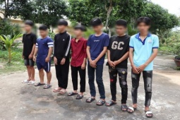 Pháp luật - Tạm giữ 14 thanh thiếu niên chém trưởng công an xã trọng thương