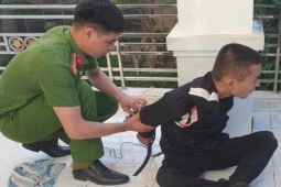 Pháp luật - Bắt kẻ đột nhập nhà, đâm chủ nợ trọng thương