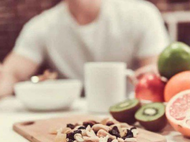 Sức khỏe đời sống - 7 loại thực phẩm giúp chàng làm chủ chuyện 'phòng the'