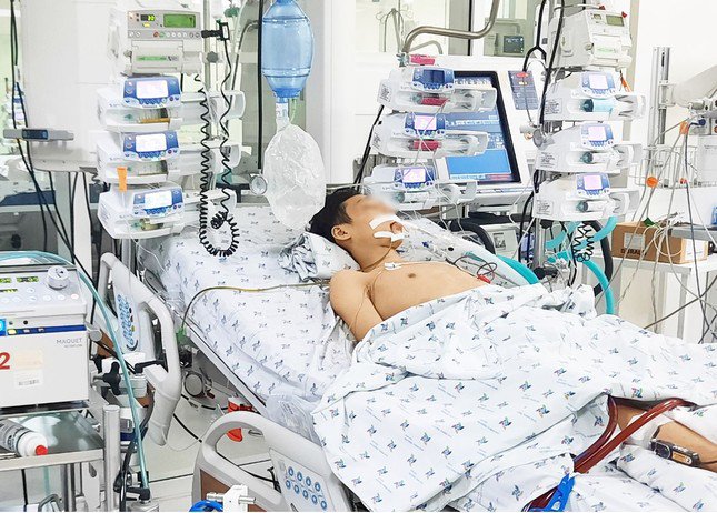 Bệnh nhân đã được ECMO và điều trị tích cực giúp qua cơn nguy kịch (ảnh: BVCC)