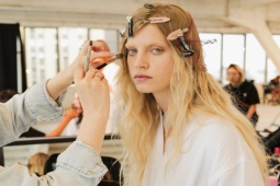 Làm đẹp - 6 Xu hướng làm đẹp ấn tượng từ sàn diễn Xuân Hè 2024