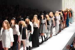 Thời trang - 8 xu hướng thời trang ấn tượng của sàn diễn Xuân Hè 2024