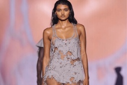 Thời trang - Diesel Xuân Hè 2024 là một cơn sốt công nghệ đầy chất denim