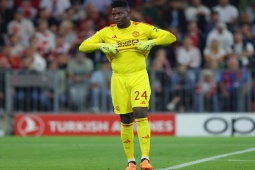 Bóng đá - Onana mắc sai lầm khiến MU thủng lưới: "Quỷ đỏ" có nhớ De Gea?