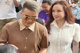 Đời sống Showbiz - Luật sư đề nghị hoãn phiên xử để xác định đúng tư cách của các ca sĩ Đàm Vĩnh Hưng và Vy Oanh