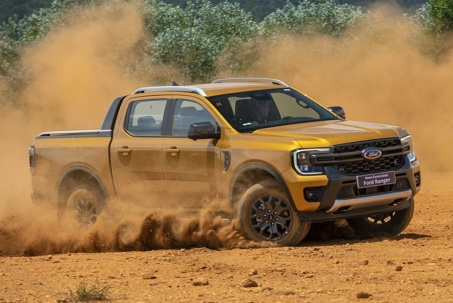 Giá xe Ford Ranger niêm yết và lăn bánh tháng 9/2023, giảm 50% LPTB