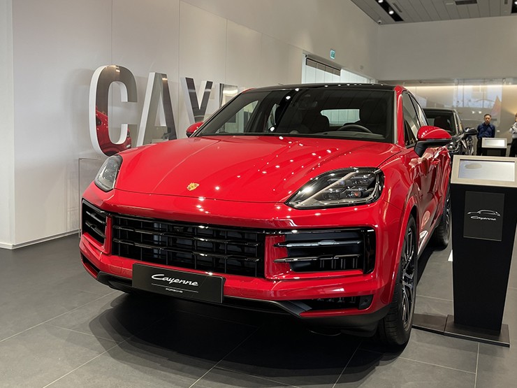 Chi tiết Porsche Cayenne phiên bản nâng cấp mới tại Việt Nam, giá bán từ 5,5 tỷ đồng - 1