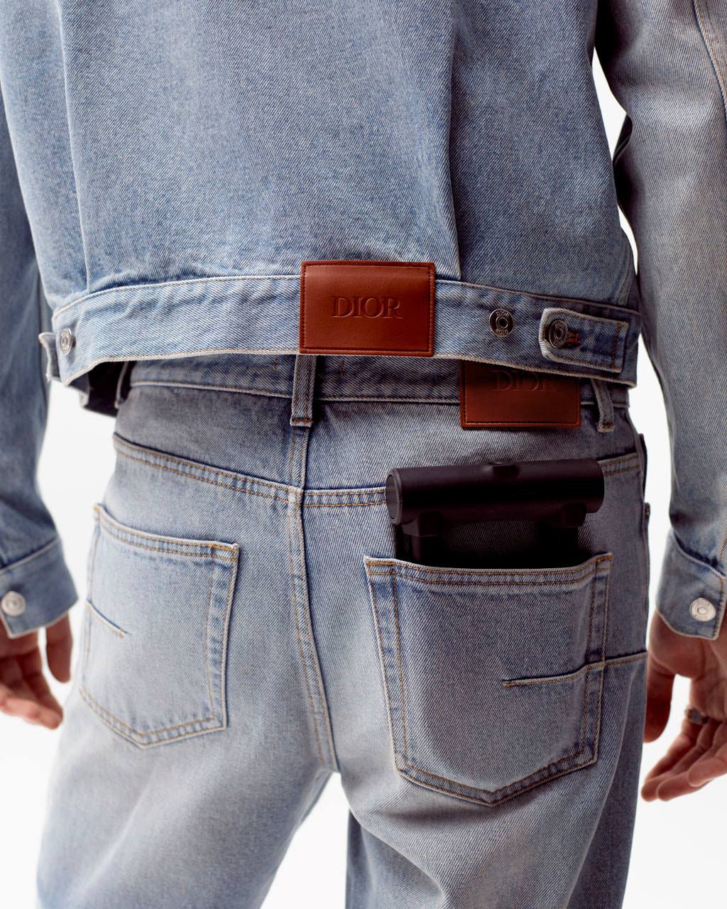 Dior Men mang đến bộ sưu tập denim đầu tiên sang trọng và năng động - 12