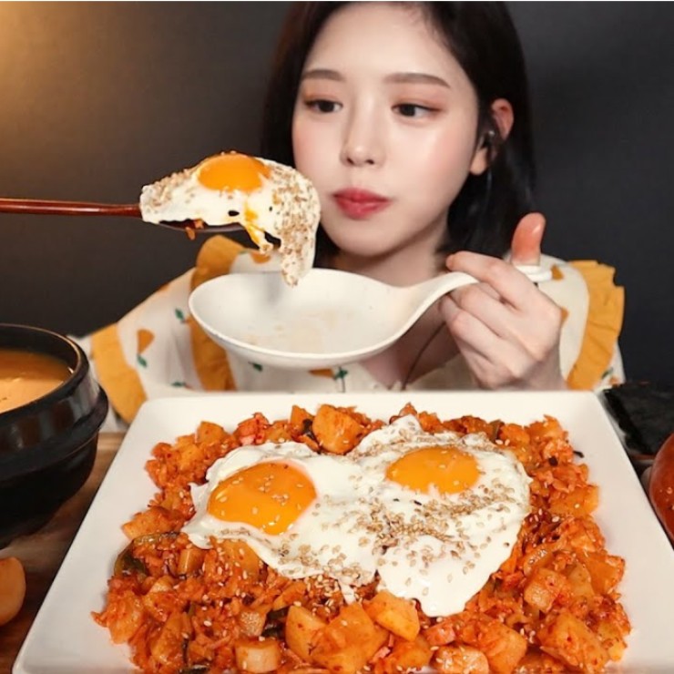 &#34;Thánh mukbang&#34; Hàn Quốc trả 200 triệu đồng mỗi tháng cho nhân viên - 3