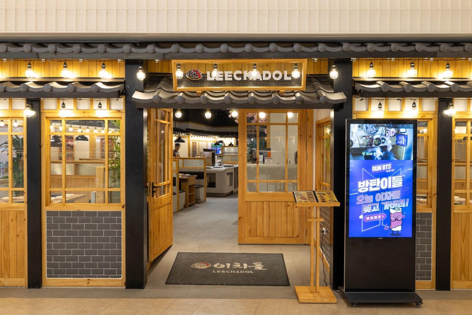 LOTTE MALL West Lake Hanoi chính thức khai trương, hút khách nhờ nhiều điểm đặc sắc - 2