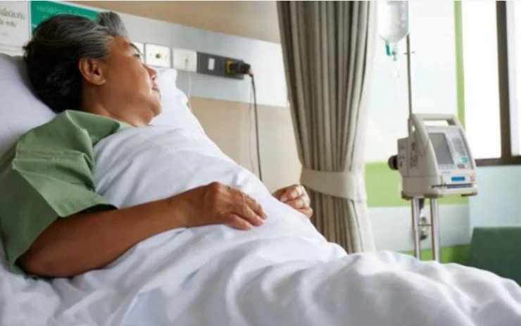 Sinh nhật cháu nội tôi cho hẳn 10 triệu, con dâu đáp lại 5 từ làm tôi khóc ướt gối - 1