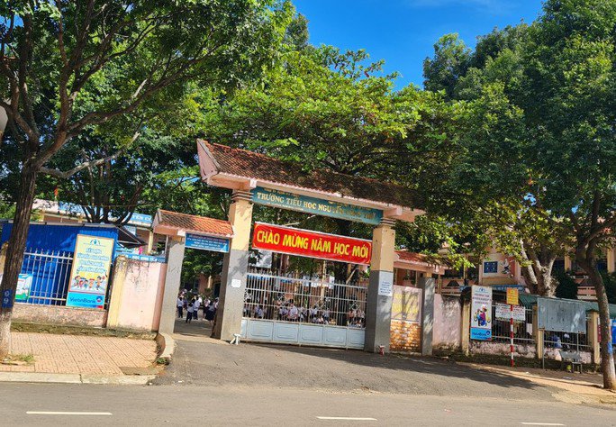 Phòng GD-ĐT TP Buôn Ma Thuột đang xác minh thông tin 1 giáo viên Trường Tiểu học Nguyễn Công Trứ bị tố đánh học sinh, xúc phạm phụ huynh