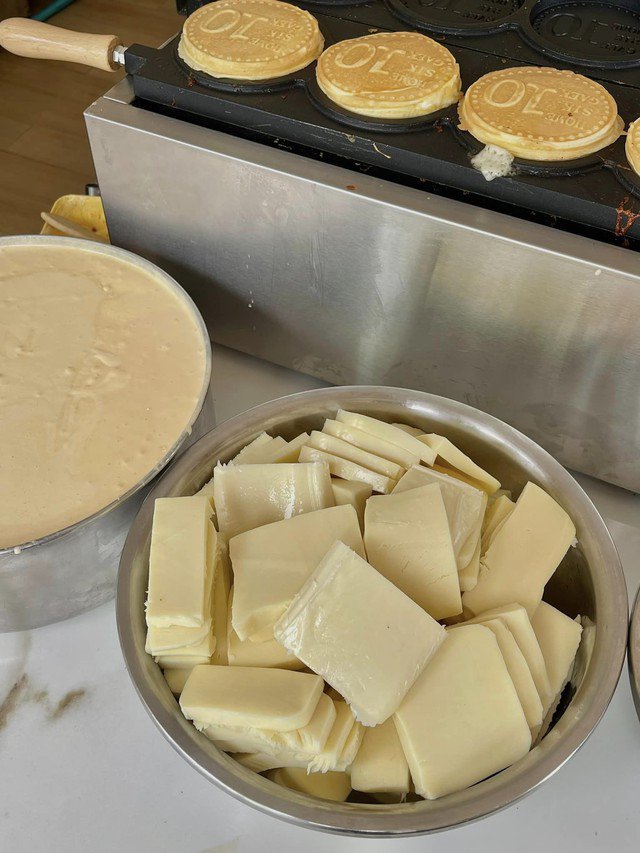 Phô mai béo ngậy để làm nhân bánh đồng xu