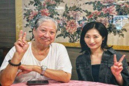Hồng Kim Bảo 71 tuổi thân thiết với người đẹp Nhật Bản gây xôn xao
