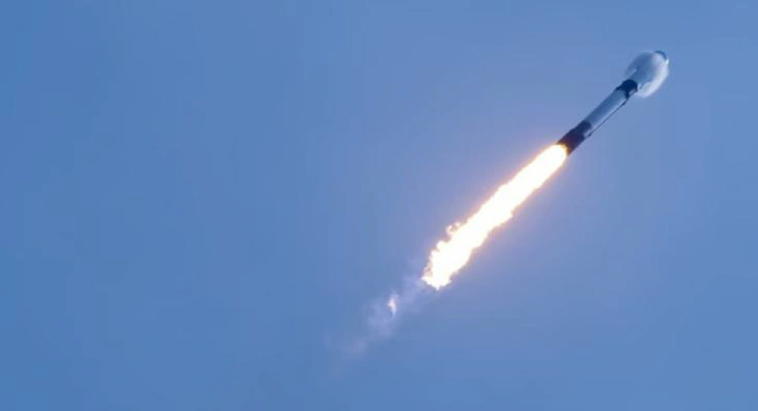 Vệ tinh Starlink được phóng lên quỹ đạo thấp của trái đất. Ảnh: Shutterstock