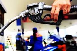 Thị trường - Tiêu dùng - Giá xăng dầu hôm nay 23/9: Bật tăng mạnh mẽ sau lệnh cấm xuất khẩu của Nga