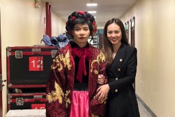 Thời trang - Bà xã Công Lý ăn mặc chỉn chu dù khó khăn đến mức thanh lý hàng hiệu