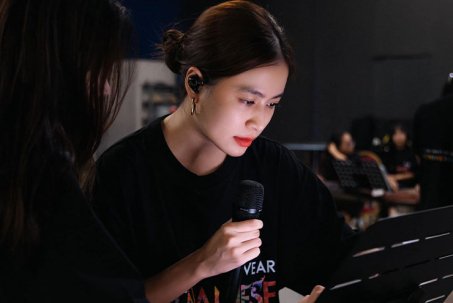 Hoàng Thùy Linh tung clip hát live với dàn nhạc giao hưởng: Đáp trả những chỉ trích gần đây?