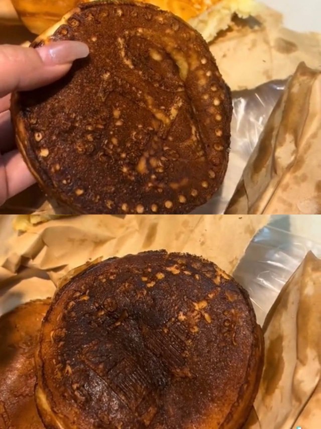 Bánh đồng xu bị cháy được gọi vui là "Bánh đồng xu bóng đêm"