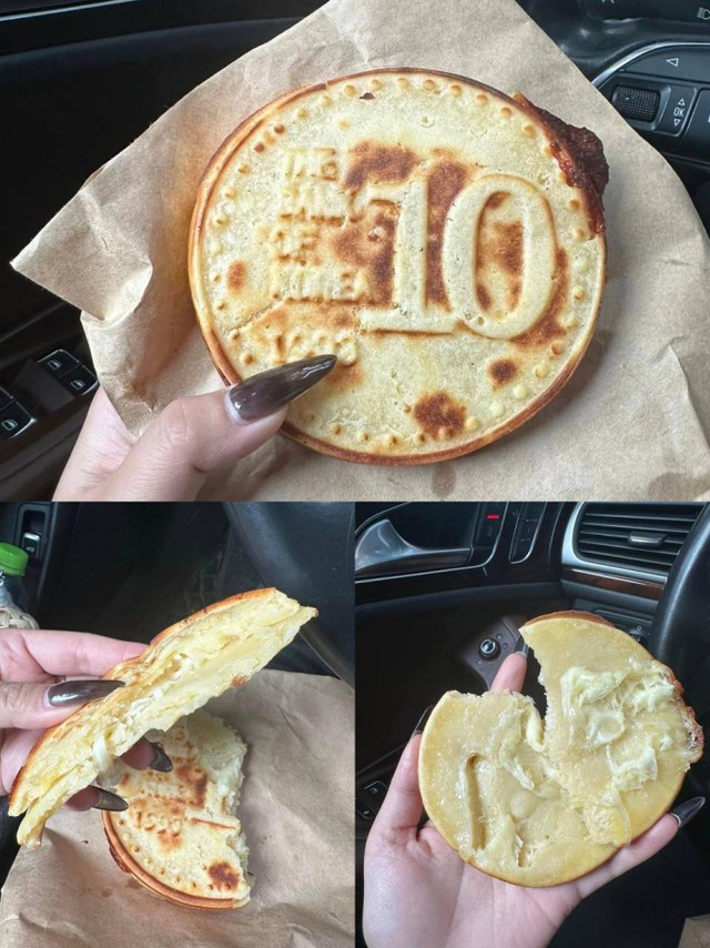 Chiếc bánh đồng xu khi nhận về không thể kéo dài sợi phô mai khiến dân tình thất vọng