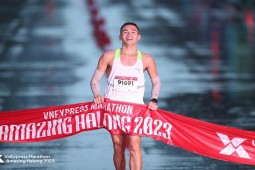 Phạm Tiến Sản thắng VĐV châu Phi, cùng Lèo Thị Tình vô địch Marathon Hạ Long