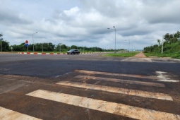 Tin tức trong ngày - Đường ngàn tỉ chưa thông xe đã loang lổ điểm... "sửa giáp mí"