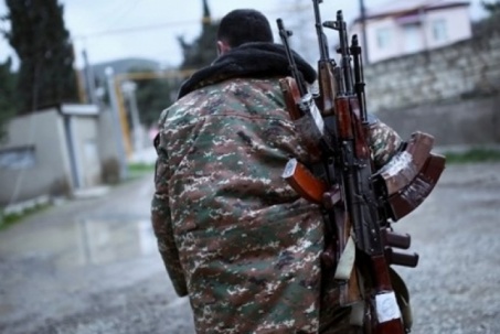 Dân quân Armenia ở Nagorno-Karabakh giao nộp vũ khí