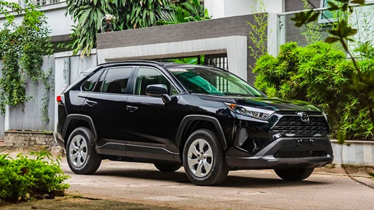 1. Toyota RAV4 đứng dầu danh sách với doanh số đạt 1,016 triệu chiếc vào năm 2022. Đây là dòng xe SUV (thể thao đa dụng) cỡ nhỏ, xuất hiện lần đầu vào năm 1994. Trong những năm gần đây, RAV4 liên tiếp trở thành mẫu xe dẫn đầu toàn cầu về số lượng xe được bán ra. Tính đến tháng 2/2020, đã có tổng số 10 triệu chiếc RAV4 được bán ra trên toàn thế giới.