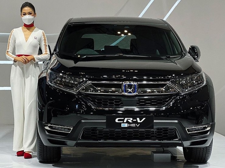 4. Honda CR-V có 733.000 chiếc được bán ra vào năm 2022, cũng là dòng SUV cỡ nhỏ được sản xuất vào năm 1995. Theo Carfigures.com, doanh số tháng 8/2023 của CR-V trên toàn cầu đạt khá tốt, với 30.991 chiếc được bán ra.
