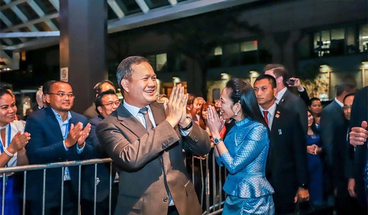 Phái đoàn của Thủ tướng Campuchia Hun Manet hạ cánh xuống Sân bay quốc tế Newark Liberty, TP New York ngày 22-9. Ảnh: KHMER TIMES