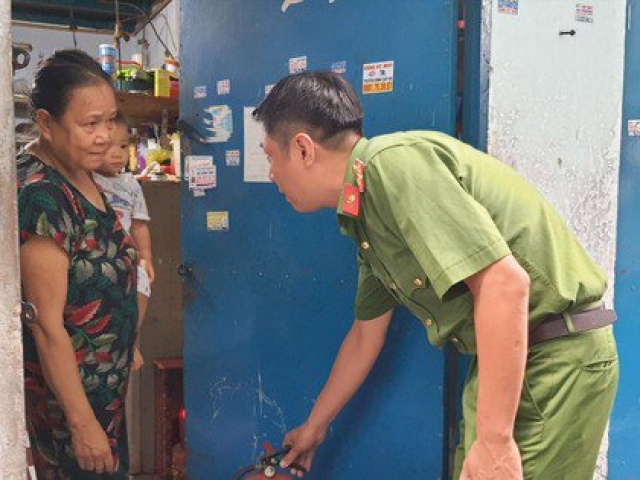 Thị trường - Tiêu dùng - Sản phẩm phòng cháy, chữa cháy ở TPHCM liên tục ''cháy hàng''