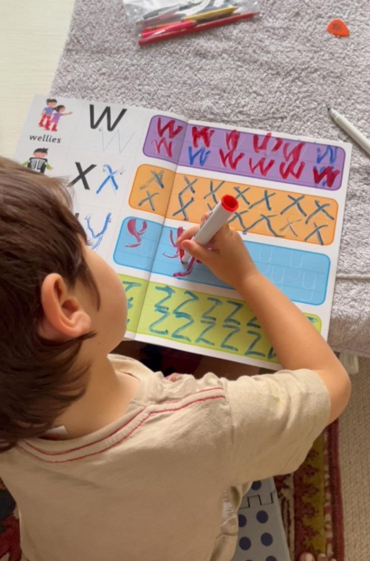 Mẹ Việt lấy chồng Anh, sang xứ người thấy lạ: Trẻ tiểu học không có chuyện ngủ trưa, mỗi ngày chạy 700m - 6