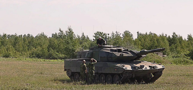 Strv 122 là phiên bản xe tăng Leopard 2A5 được Thụy Điển nâng cấp riêng.