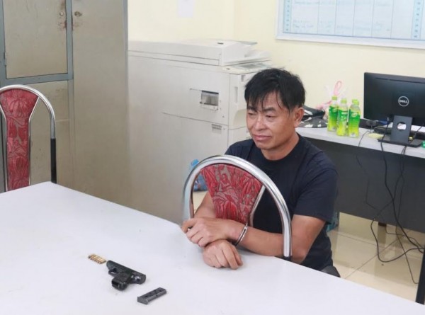 Giàng A Đua và tang vật.