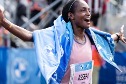 Thể thao - Assefa phá sâu kỷ lục marathon thế giới, làm lu mờ “nhà vua” Kipchoge tại Berlin Marathon