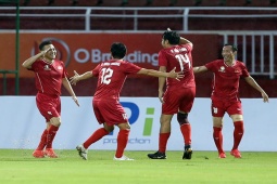 Bóng đá - HLV Calisto "tròn mắt" với siêu phẩm của Quang Hải ở trận hội ngộ "Thế hệ vàng" bóng đá VN