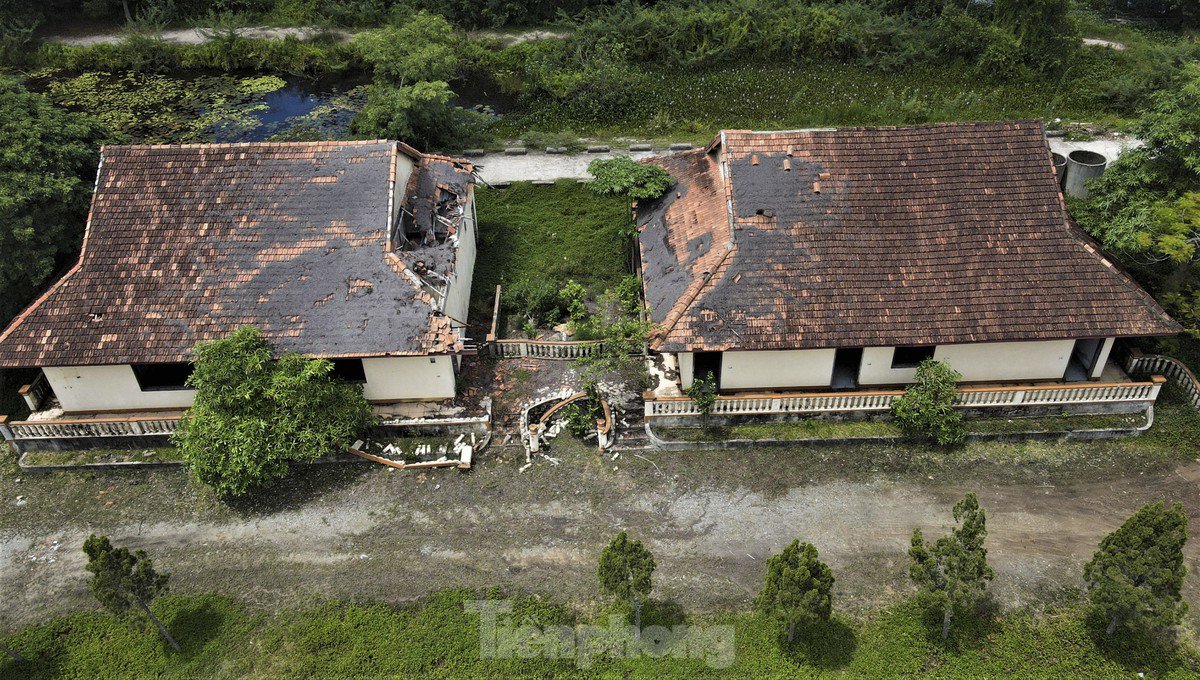 Hệ thống nhà nghỉ 20 phòng theo mô hình Resort dọc sông Nghèn xuống cấp, hư hỏng theo thời gian.