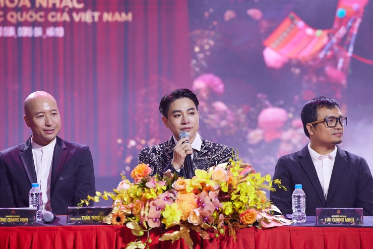 Tùng Anh chia sẻ trong buổi ra mắt dự án Núi hát, có lúc anh rơi nước mắt nghẹn ngào.