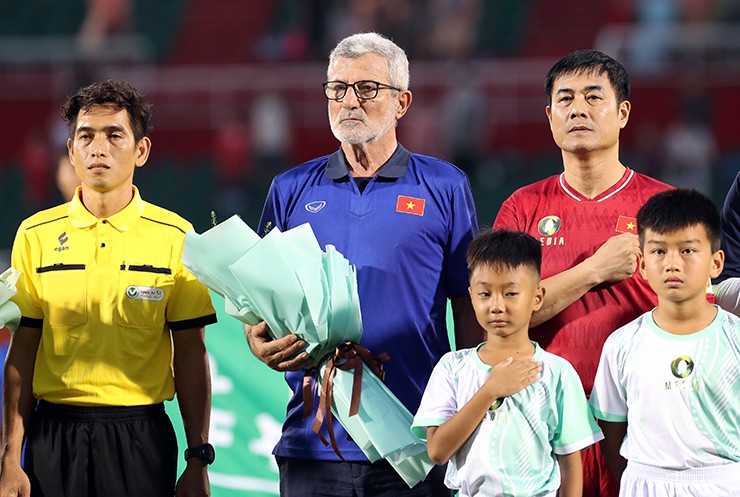 Mới đây, HLV Henrique Calisto đã có dịp trở lại Việt Nam, theo lời mời tham dự một trận đấu thiện nguyện tập trung&nbsp;khoảng gần 60 cựu danh thủ của các thế hệ bóng đá Việt Nam tại TP.HCM chiều ngày 24/9.