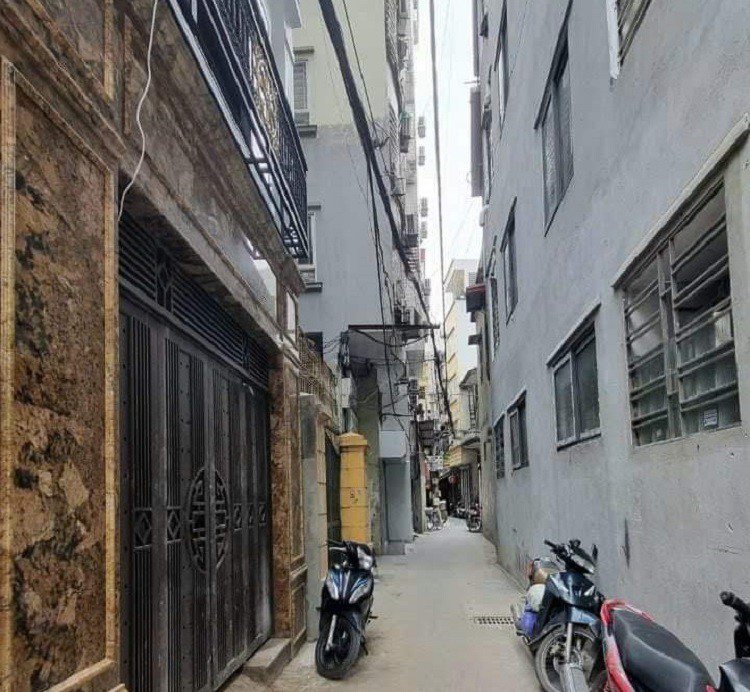 Đa số những căn chung cư mini được xây dựng trong ngõ chật hẹp với vô số bất cập.