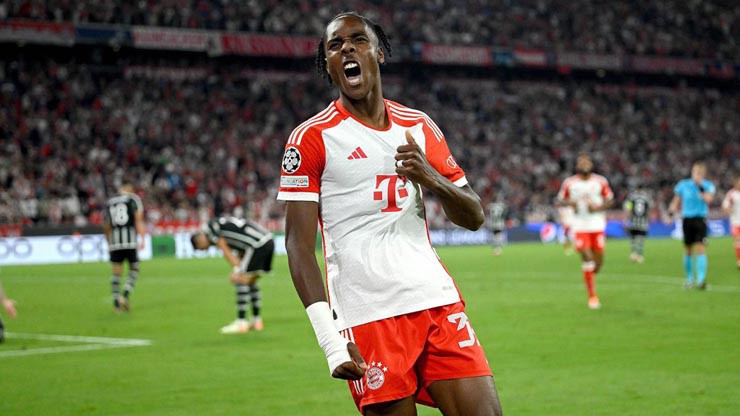 Mathys Tel ghi bàn vào lưới MU