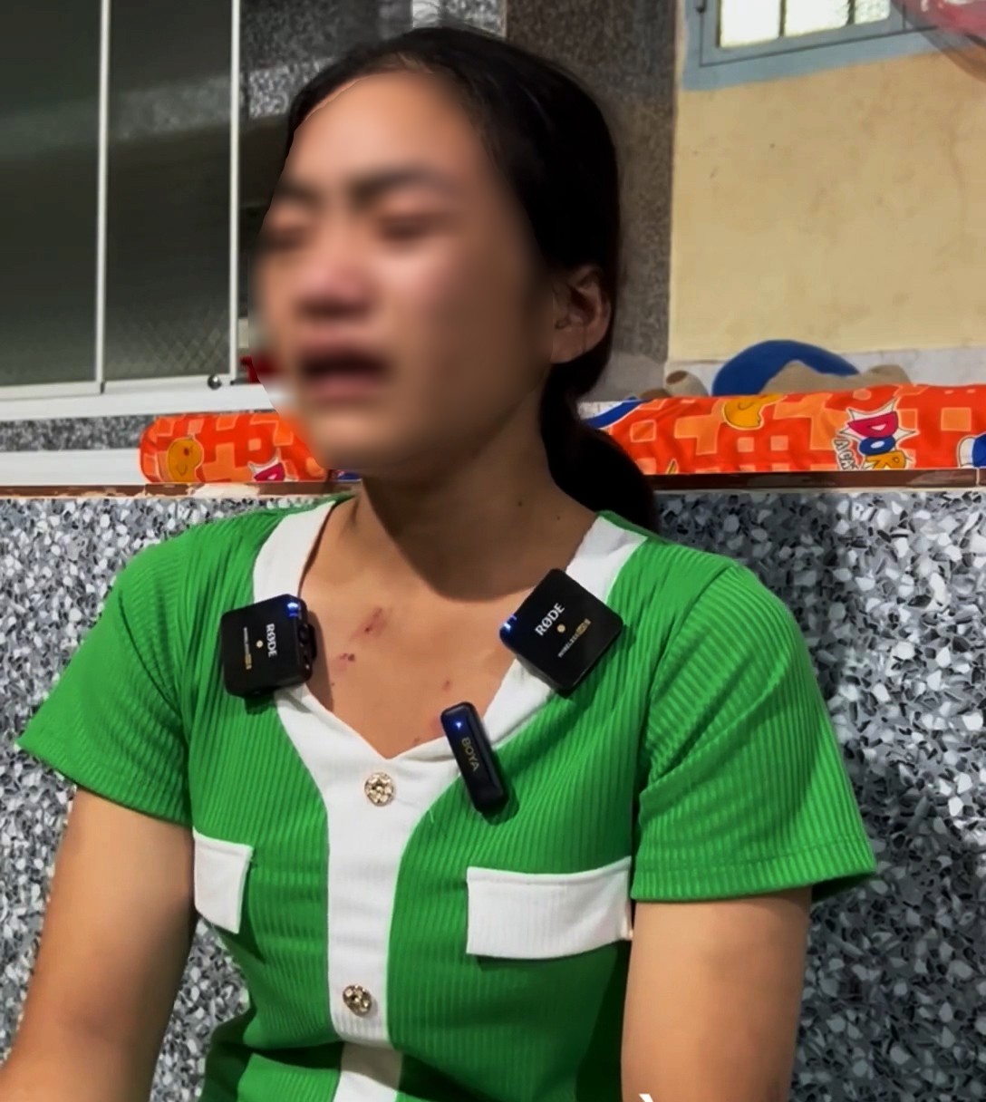 V kể lại việc bị chủ hành hạ dã man