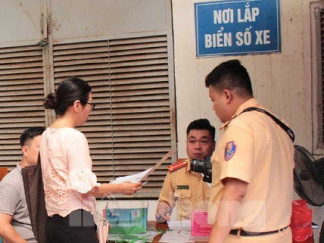 Quy trình thủ tục thay đổi, nhiều điểm đăng ký xe máy tại Hà Nội quá tải