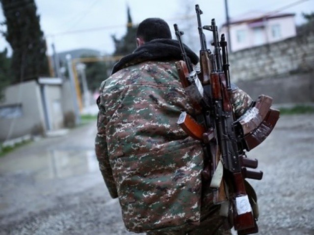 Dân quân Armenia ở Nagorno-Karabakh giao nộp vũ khí