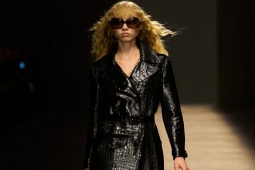 Thời trang - Tom Ford trở lại với phong cách bóng bẩy