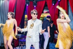 Đời sống Showbiz - Chàng trai đi làm nhân viên tiếp thị, trải qua 20 mối tình giờ thành “Vua nhạc sàn”