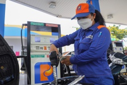 Thị trường - Tiêu dùng - Giá xăng dầu hôm nay 26/9: Tiếp tục tăng cao