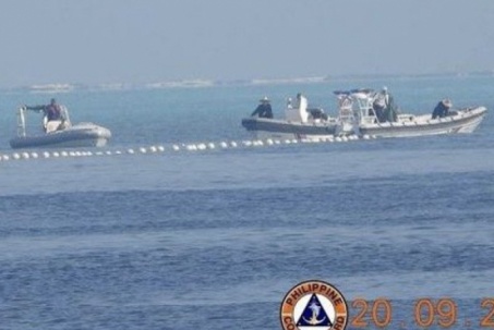 Philippines lên án Trung Quốc thả ‘rào chắn nổi’ trên Biển Đông