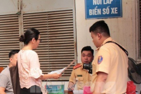 Quy trình thủ tục thay đổi, nhiều điểm đăng ký xe máy tại Hà Nội quá tải